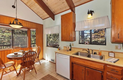 Upper Moonridge Cabin | Everwood Serenity Treehouse