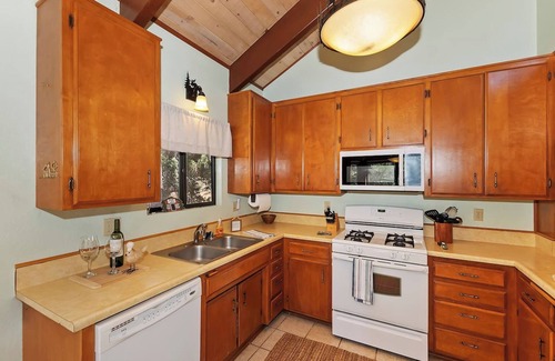 Upper Moonridge Cabin | Everwood Serenity Treehouse