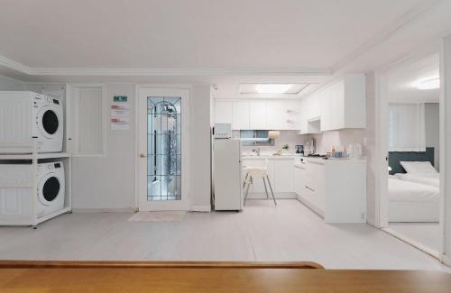 Gyeongnidan-gil Apartment | Everyday Fun Fun-3nights free pickup from Seoul station-3Room 6Bed 2Bath-Namsantower view-grill bbq