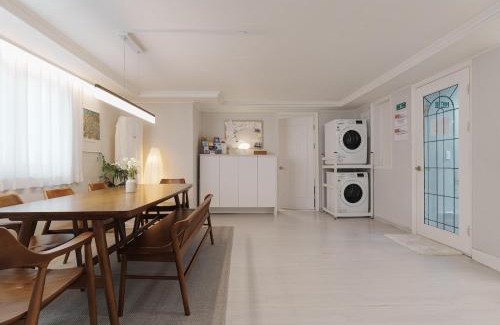 Gyeongnidan-gil Apartment | Everyday Fun Fun-3nights free pickup from Seoul station-3Room 6Bed 2Bath-Namsantower view-grill bbq
