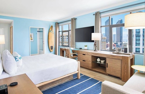 East Village Hotel | Everything You Need For The Perfect Vacation! Rooftop Pool, Pets Allowed!