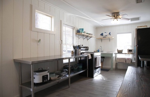 Suwannee House | Everything you need for a wonderful stay, deep fresh water canal in Suwannee.