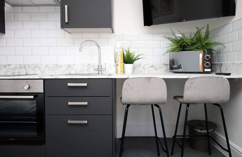 Newport Apartment | Eveswell Studios Comfort Studio 1