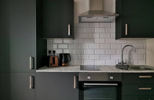 Newport Apartment | Eveswell Studios Standard Studio 6