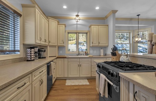 Ellicottville Ski Chalet | EVL Chalet 1/2 mile to Village