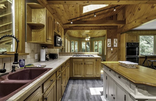 Great Valley Ski Chalet | EVL House w/Pool & Hot Tub, 7 mins to Holiday!