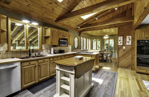 Great Valley Ski Chalet | EVL House w/Pool & Hot Tub, 7 mins to Holiday!