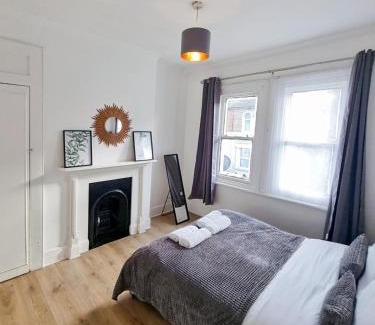Gravesend Apartment | Evo Stays - 2 bedroom, 2 mins walk to Station