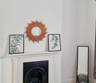 Gravesend Apartment | Evo Stays - 2 bedroom-2 mins walk to Station