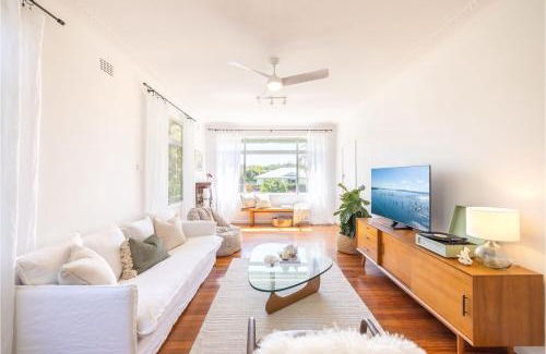 Shoal Bay House | Evoke - Shoal Bay, 2 Leonard Ave , Stylish holiday house with air con, Wi-Fi & boat parking