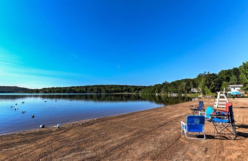 Pocono Lake House | Evolve Getaway with Arrowhead Lake Amenity Access!