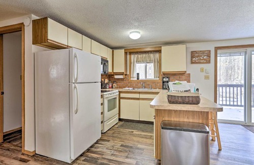 Pocono Lake House | Evolve Getaway with Arrowhead Lake Amenity Access!