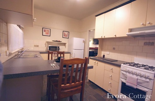 Mount Dandenong Cottage | Evora Cottage with spa bath & wood fireplace