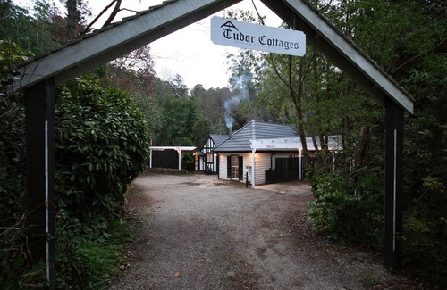 Mount Dandenong Cottage | Evora Cottage with spa bath & wood fireplace