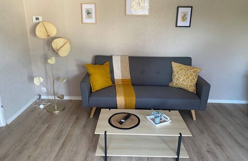 Les Aunettes Apartment | Evry Moon. 70m2, 2 Chambres, Parking. RER à 10 min à Pieds