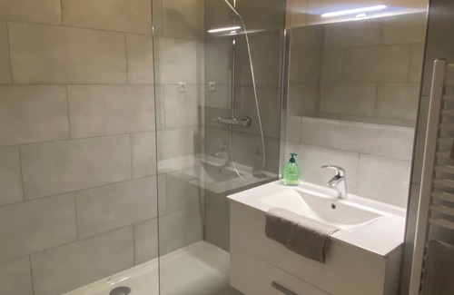 Les Aunettes Apartment | Evry Moon. 70m2, 2 Chambres, Parking. RER à 10 min à Pieds