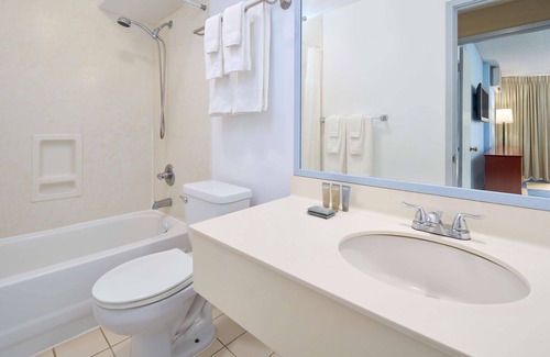 Waikiki Hotel | Ewa Hotel Waikiki