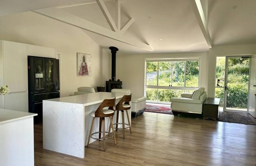 Ewingsdale House | "Ewingsdale MAGIC - Your own Private Paradise!"