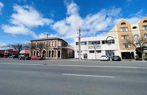 Adelaide Central Business District Apartment | Ex hotel studio ensuite room in city☑️