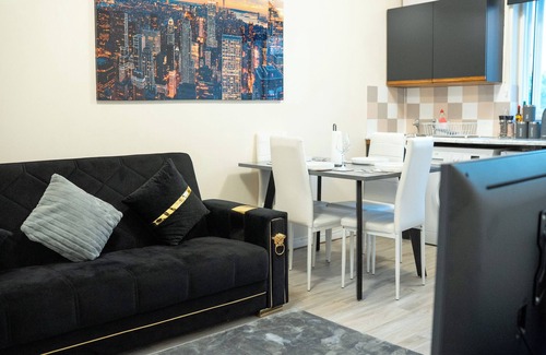 North Woolwich Apartment | Excel & City Airport Cozy 2BR with Workspace Near DLR