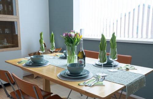 Docklands Apartment | ExceL London - 2 Bedroom Apartment - Sleep 4