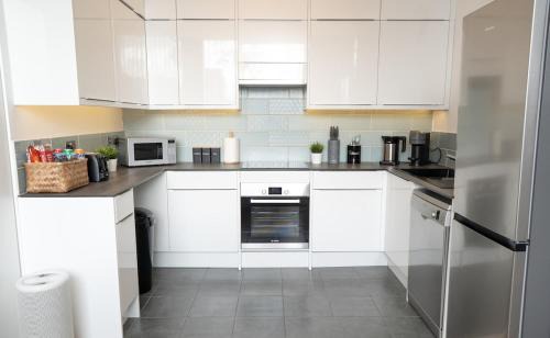 Docklands Apartment | ExceL London - 2 Bedroom Apartment - Sleep 4