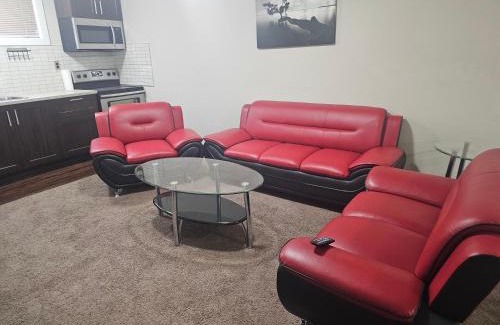 Evanston Apartment | Excellent 2 Bedroom Basement Suite Apartment