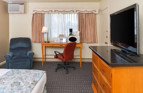 Solvang Hotel | Excellent Choice! Continental Breakfast & Parking, Visit Alisal Commons Park