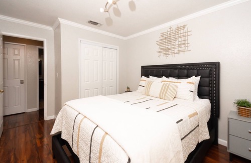Fresno House | Excellent Home near Shopping and Restaurants