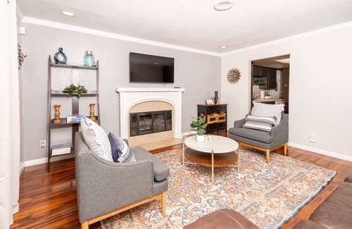 Fresno House | Excellent Home near Shopping and Restaurants