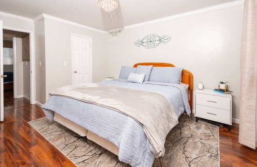 Fresno House | Excellent Home near Shopping and Restaurants