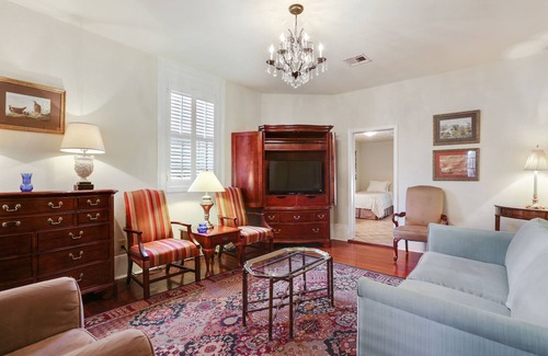 New Orleans Hotel | Excellent Location: 3 Blocks to Bourbon St. and the French Quarter attractions.