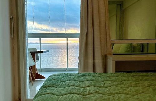 Dois de Julho Apartment | Excepcional Apartamento Vista Mar -Cloc Por do Sol na praia, frete Mar
