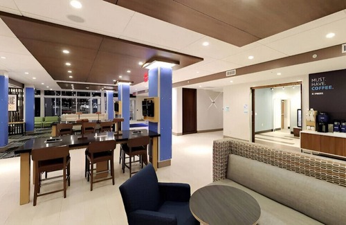 Livonia House | Exceptional Comfort in an Elegant Room! Free WiFi!