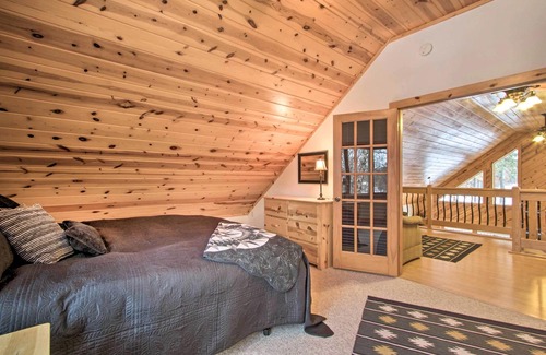 Rome House | Exceptional Home with Deck about 3 Miles to Sand Valley
