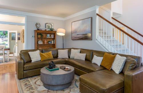 Eastsound House | Exceptional, Hot Tub, Pickleball, Close To Town!