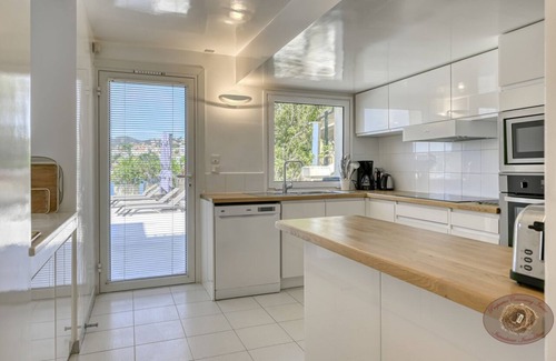Bandol Villa | EXCEPTIONAL Luxury villa, feet in the water on the beach of Renecros