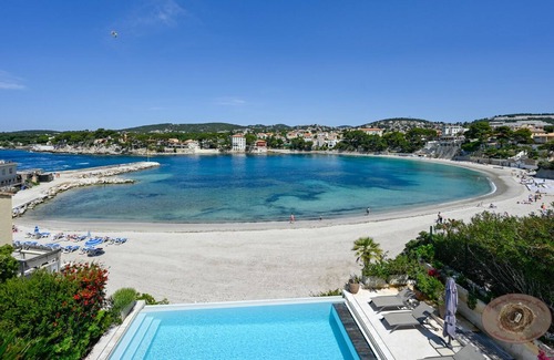 Bandol Villa | EXCEPTIONAL Luxury villa, feet in the water on the beach of Renecros