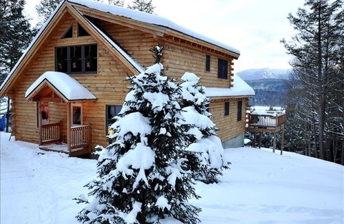Stowe House | EXCEPTIONAL MOUNTAIN RETREAT-Breathtaking views. Close to town, Hot tub, Private