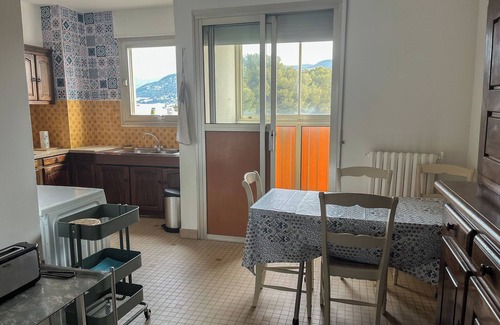 Le Mourillon Apartment | Exceptional panorama of the Toulon harbor. Private swimming pool, beaches and shops