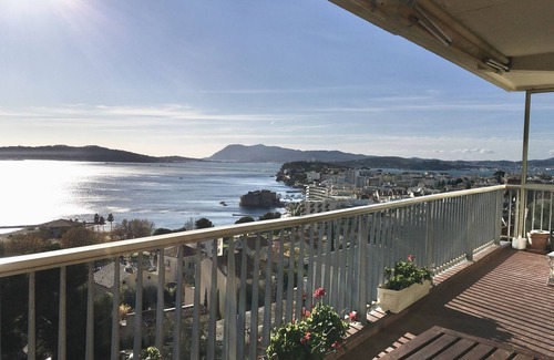 Le Mourillon Apartment | Exceptional panorama of the Toulon harbor. Private swimming pool, beaches and shops