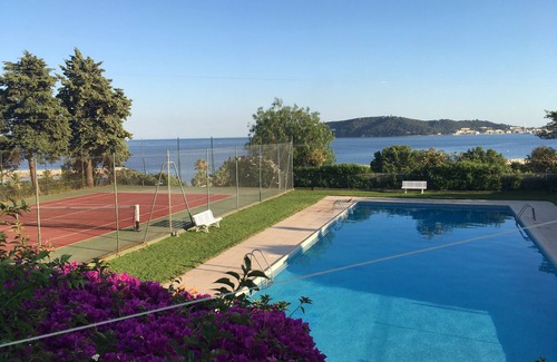 Le Mourillon Apartment | Exceptional panorama of the Toulon harbor. Private swimming pool, beaches and shops