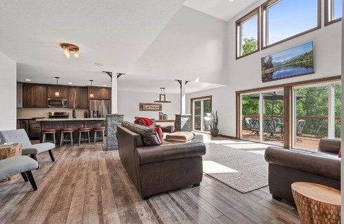 Breezy Point House | Exceptional property on Pelican Lake! Short walk to Breezy Resort, beaches, park