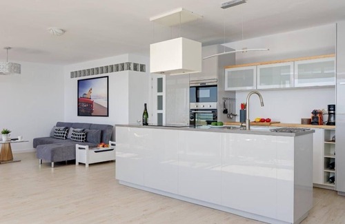 Torreguadiaro Apartment | exceptional sea view - feet in the water