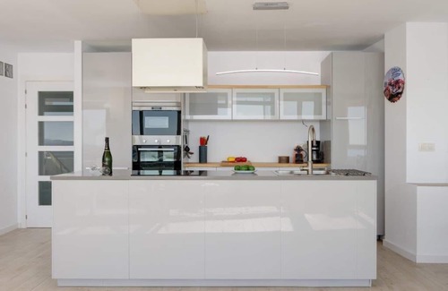 Torreguadiaro Apartment | exceptional sea view - feet in the water