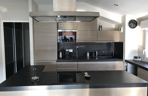 Sainte-Maxime City Centre Apartment | Exceptional top floor 300M from the sea, city center and quiet! Enclosed garage