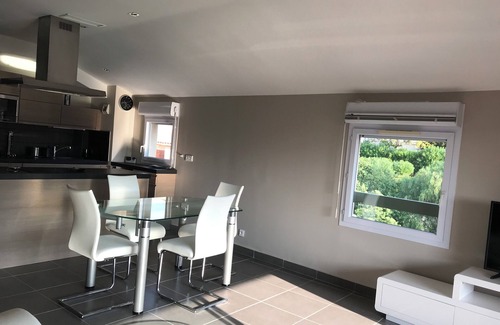 Sainte-Maxime City Centre Apartment | Exceptional top floor 300M from the sea, city center and quiet! Enclosed garage