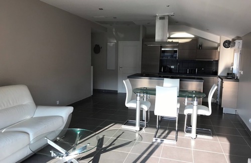 Sainte-Maxime City Centre Apartment | Exceptional top floor 300M from the sea, city center and quiet! Enclosed garage