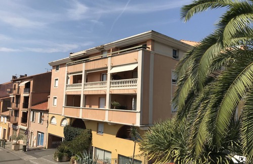 Sainte-Maxime City Centre Apartment | Exceptional top floor 300M from the sea, city center and quiet! Enclosed garage