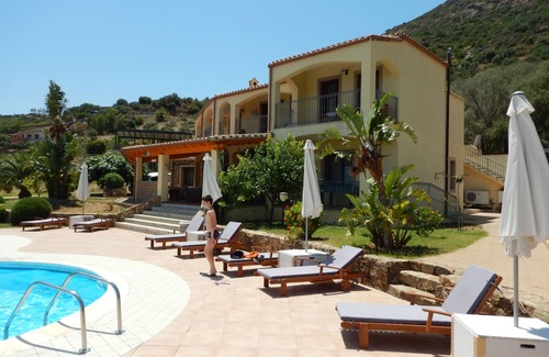 Tertenia Villa | Exceptional villa: 400 m² for 15 people, with pool